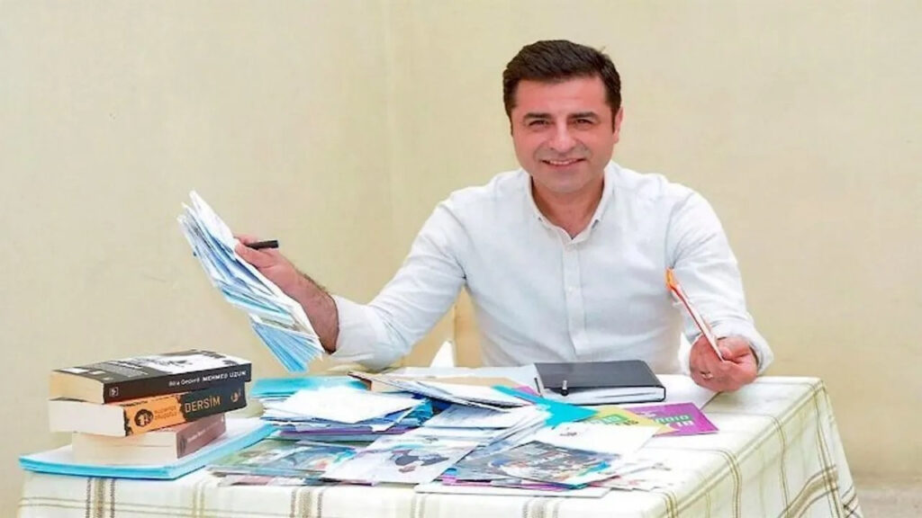 Demirtaş: İktidarın çıkış yolu erken seçim