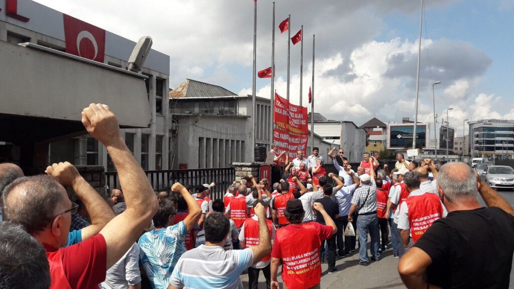 Uzel işçileri 3 aydır direnişi sürdürüyor