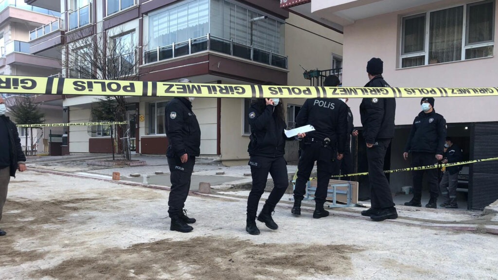 Ankara’da bir apartman garajında 3 kişinin cansız bedeni bulundu