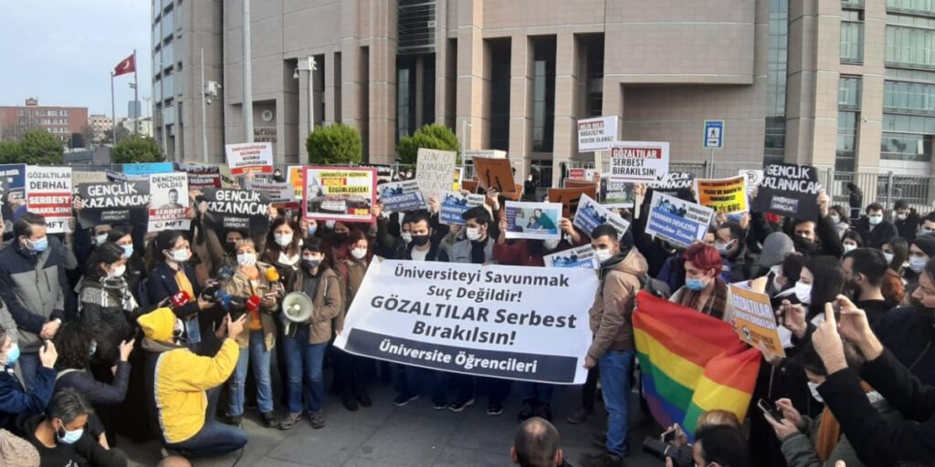 Boğaziçi Üniversitesi öğrencileri: Baskılarınızla, tutuklamalarınızla gençliği yıldıramazsınız