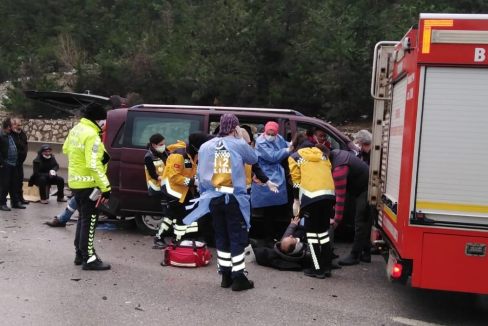 insaat iscilerini tasiyan arac kaza