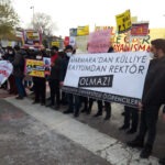Boğaziçi Dayanışması’nın çağrısıyla Kadıköy’de bir araya gelen öğrenciler rektör Bulu’nun istifasın talep etti