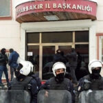 Polis, HDP önünde oturmasını istediği aileye 10 bin TL teklif etti