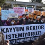 Öğrencilere gözaltında çıplak arama dayatması yapıldı