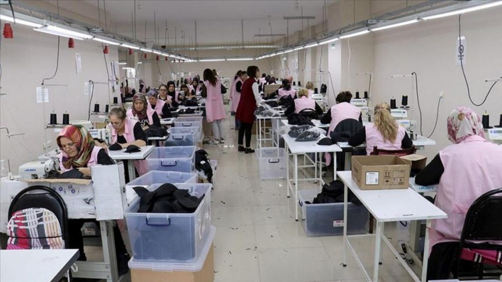 ‘Salgında kadın olmak’ raporu: Erkek şiddeti sürdü, 100 kadından 73’ü yoksullaştı