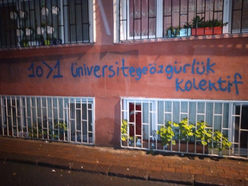 İstanbul’da 5 öğrenci duvar yazılaması gerekçesiyle gözaltına alındı