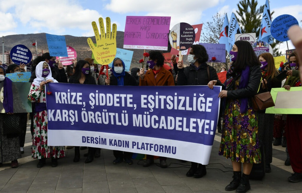 Dersim Kadın Platformu:  Yaşasın örgütlü mücadelemiz