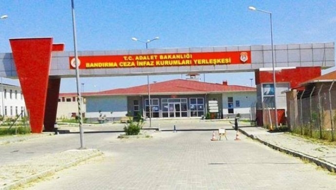 ciplak arama dayatmasi