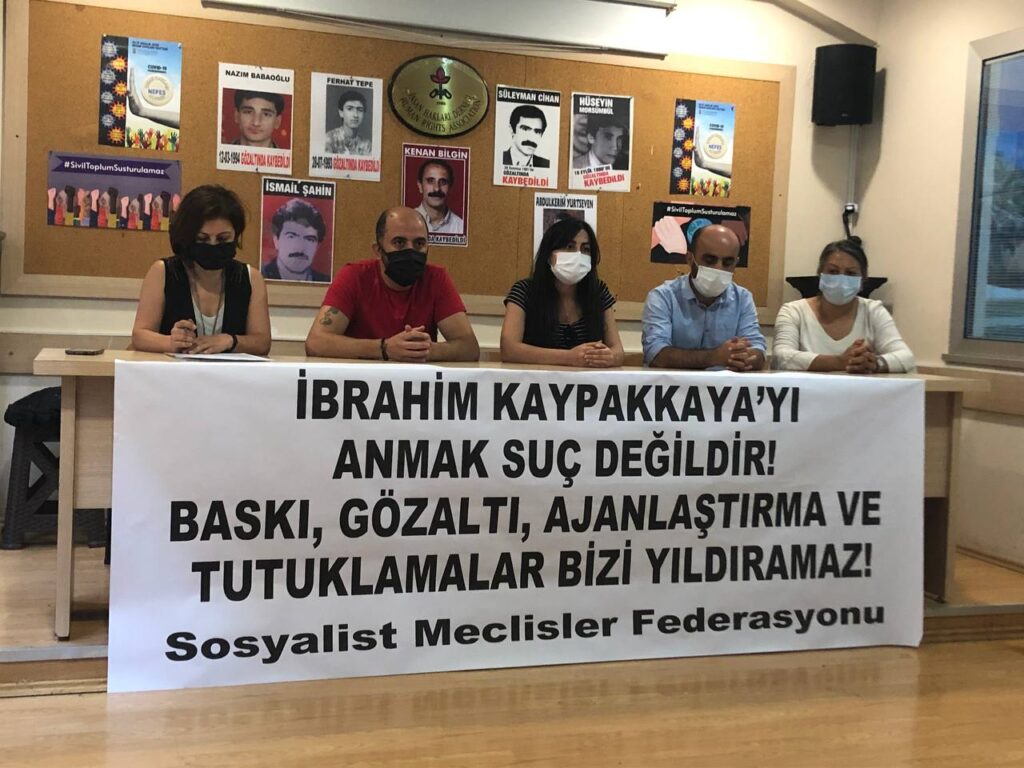 Sosyalist Meclisler Federasyonu polisin ajanlaştırma dayatmasına karşı basın açıklaması düzenledi, açıklama sonrası SMF üyesi Mahir Gürz gözaltına alındı