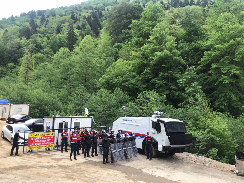 İkizdere’ye çok sayıda asker ve TOMA sevk edildi