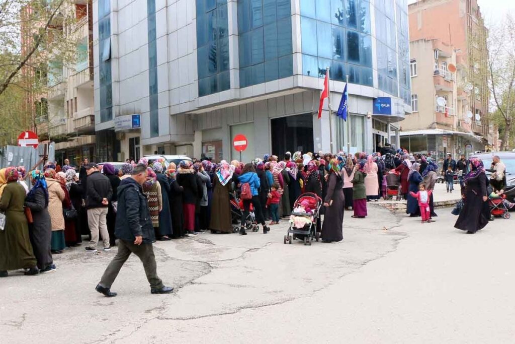 TÜİK’e göre Mart ayında işsiz sayısı arttı, işsizlik azaldı