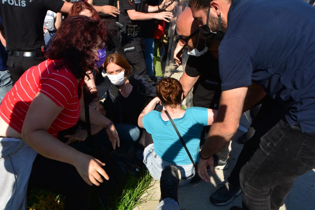 Polis Saldirisi Büyük Kadin Buluşmasi 1024×683