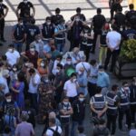Kürt Dil Mitingi için toplanan kitle polis ablukasında