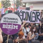İstanbul’da kadınlar “İstanbul Sözleşmesi” için Taksim Tünel’de bir araya geldi