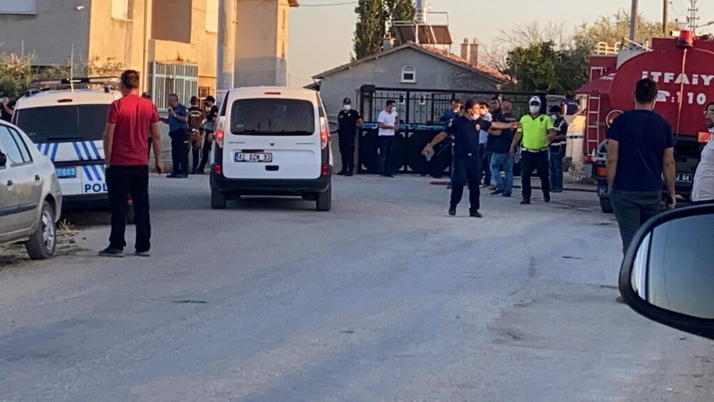 Irkçı katliamı takip eden gazetecilere polis “talimat var gazeteciler alınmayacak” diyerek bölgeden uzaklaştırdı