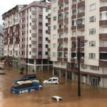Rize ve Artvin’de sağanak nedeniyle dereler taştı, yollar kapandı