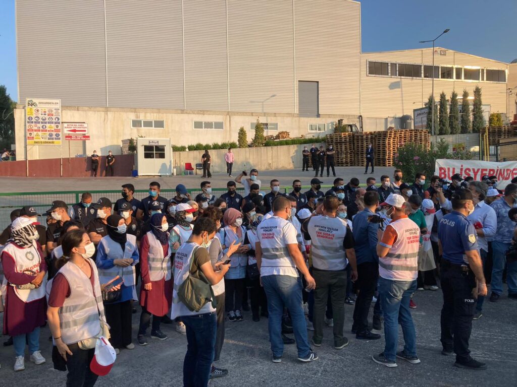 Adkoturk işçileri greve çıktı