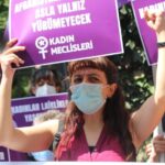Kadınlar Afganistan Konsolosluğu önünde Taliban’ı protesto etti
