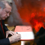 Fikret Başkaya Yazdı: Büyük Yangın, Büyük Yıkım ve Dinci İktidarın Sefaleti…