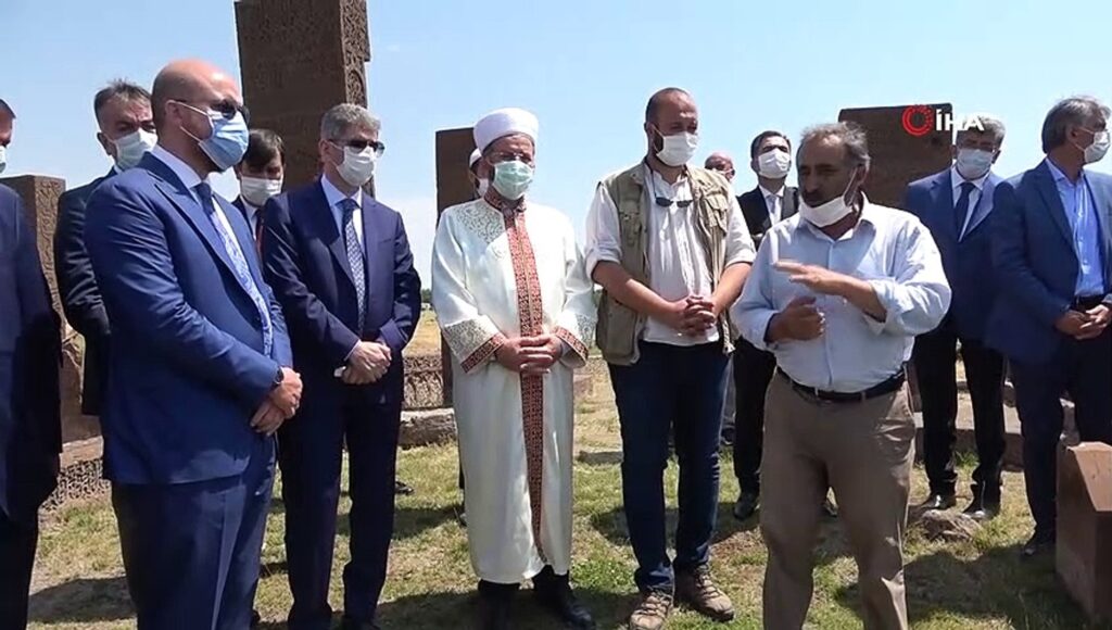 HDP Milletvekili Hüda Kaya: Bilal Erdoğan Ahlat’ta sarayın yapıldığı define alanından helikopterlerle neler taşıyor?