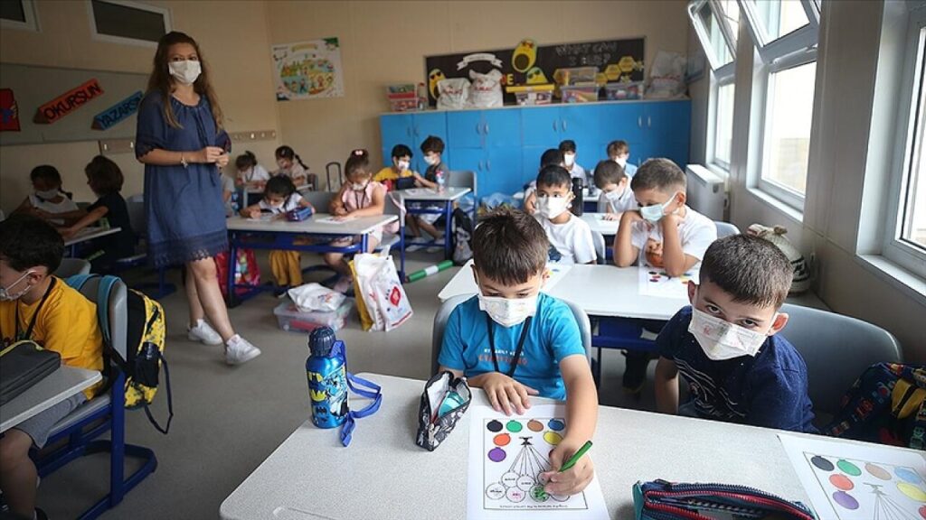 Eğitim-Sen: En az 872 okulda vaka var, 774 sınıf kapandı