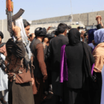 Taliban, Kabil’de kadınların eylemine saldırdı