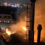 İstanbul’un Esenyurt ilçesinde kağıt fabrikasında çıkan yangında 23 yaşındaki işçi yaşamını yitirdi
