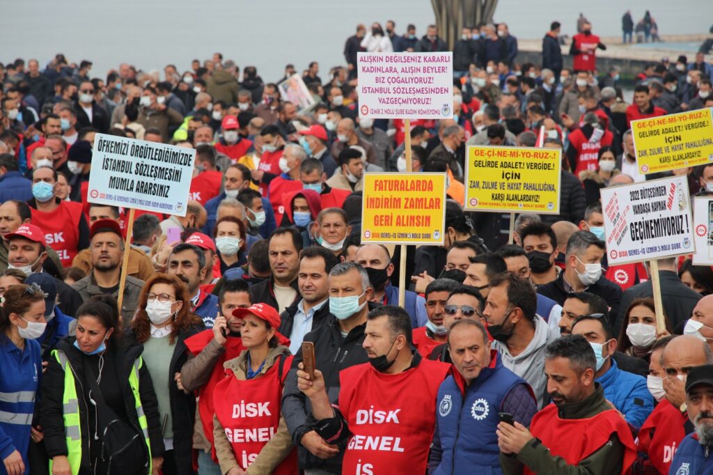 DİSK'ten 'geçinemiyoruz' eylemi: 'Bu kış iktidar için kara kış olacak' 1 DİSK’ten ‘geçinemiyoruz’ eylemi: ‘Bu kış iktidar için kara kış olacak’