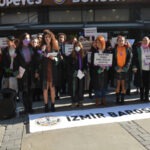 İzmir’de kadın avukatlar kadına şiddete karşı yürüdü