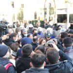 Hasta tutsaklar için yapılan eyleme saldıran polis çok sayıda kişiyi gözaltına aldı 2 Hasta tutsaklar için yapılan eyleme saldıran polis çok sayıda kişiyi gözaltına aldı