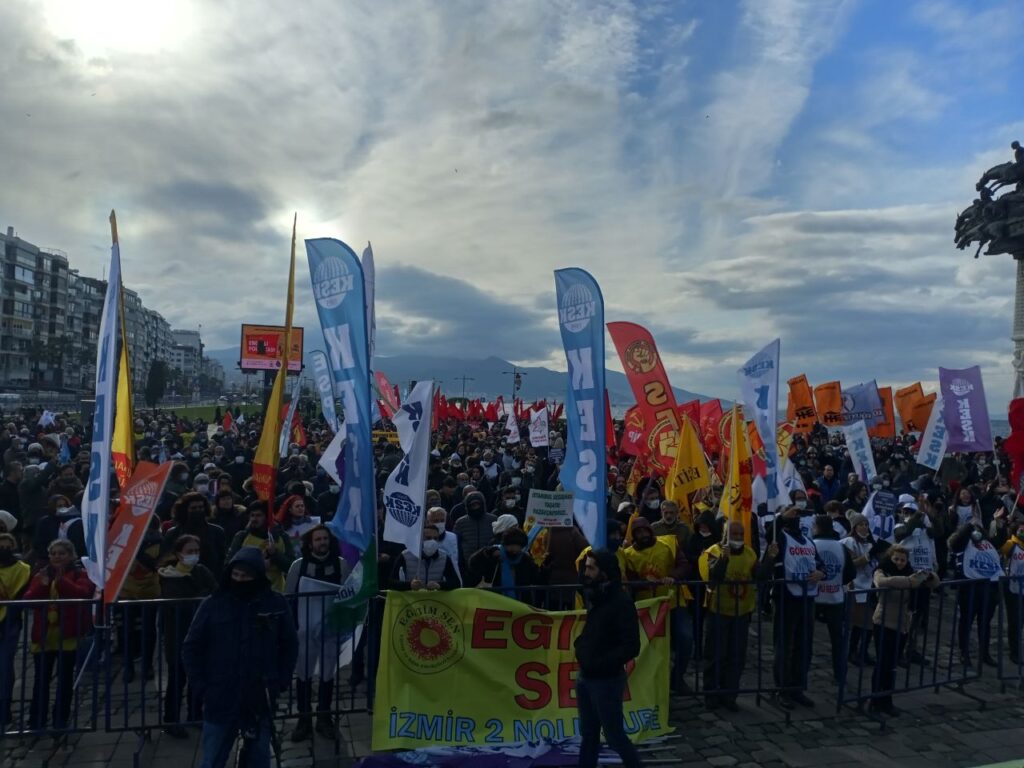 Emekçiler Diyarbakır ve İzmir’de “Geçinemiyoruz” mitinginde buluştu!