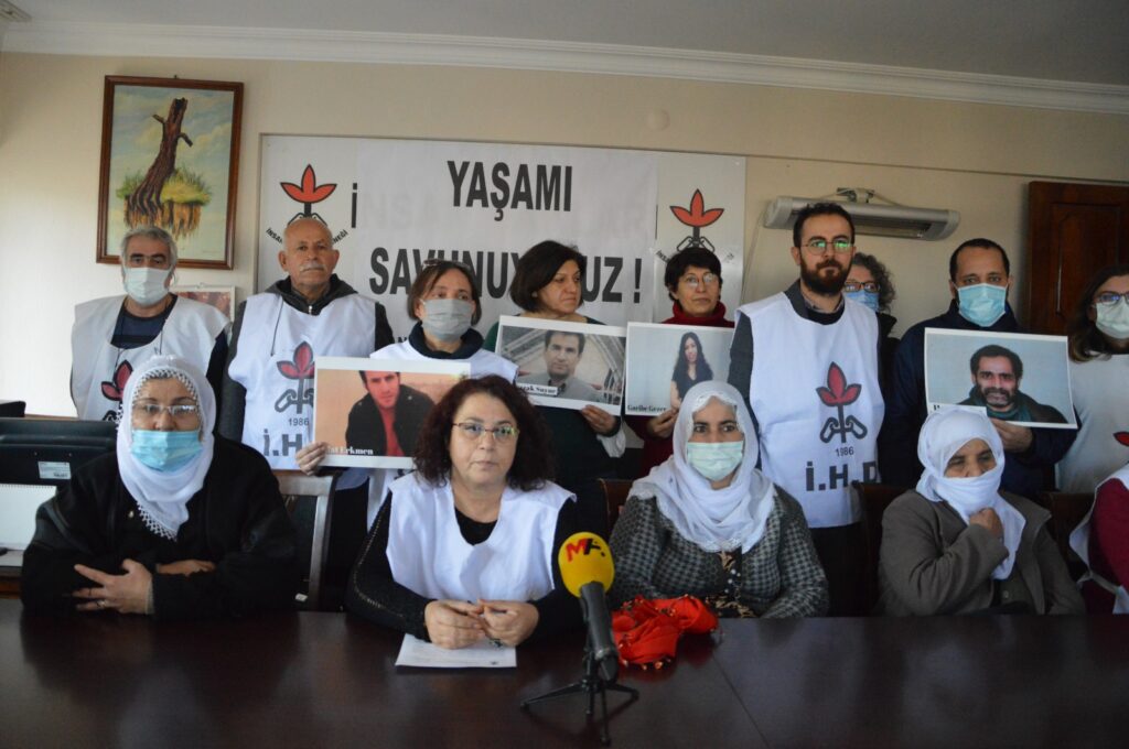 İHD İzmir Şubesi hasta mahpuslar için nöbet eylemi başlattı