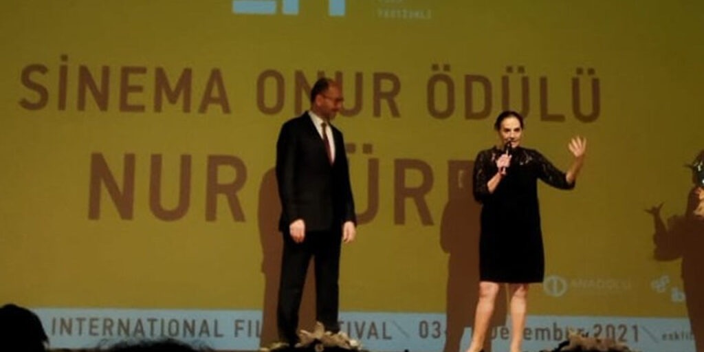Nur Sürer, ödülünü Ali İsmail Korkmaz’a adadı