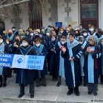 Akademisyenler dekanların görevden alınmasını protesto etti