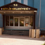 Bitlis’e kayyum olarak atanan belediye başkanı yargının kararını uygulamıyor
