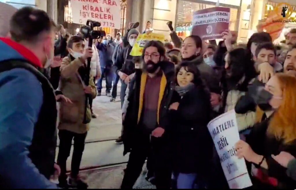 Enes Kara’nın intihara sürüklenmesini protesto ederken gözaltına alınan 83 öğrenci emniyette tutuluyor