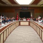 Sendikaların tepki gösterdiği “Öğretmenlik Meslek Kanun Teklifi” komisyonda kabul edildi