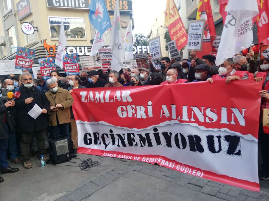 İzmir’de zamlar protesto edildi