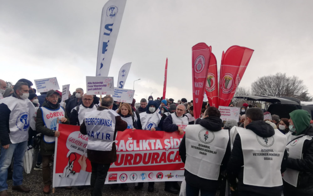 Sağlık çalışanlarından <strong>“Büyük Beyaz Buluşma ve Beyaz Yürüyüş”</strong>