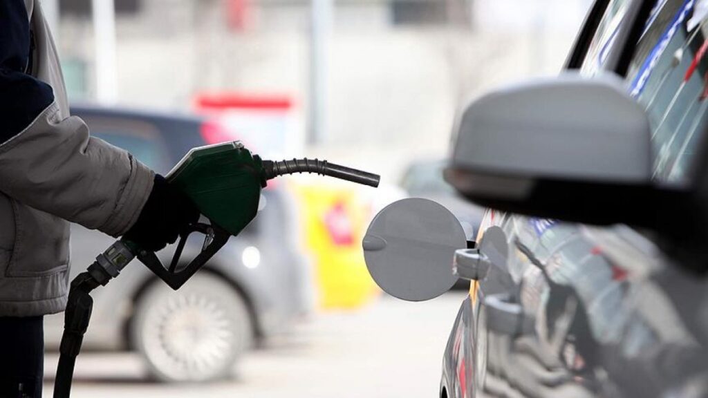 Benzine 1 lira 10 kuruş zam geliyor