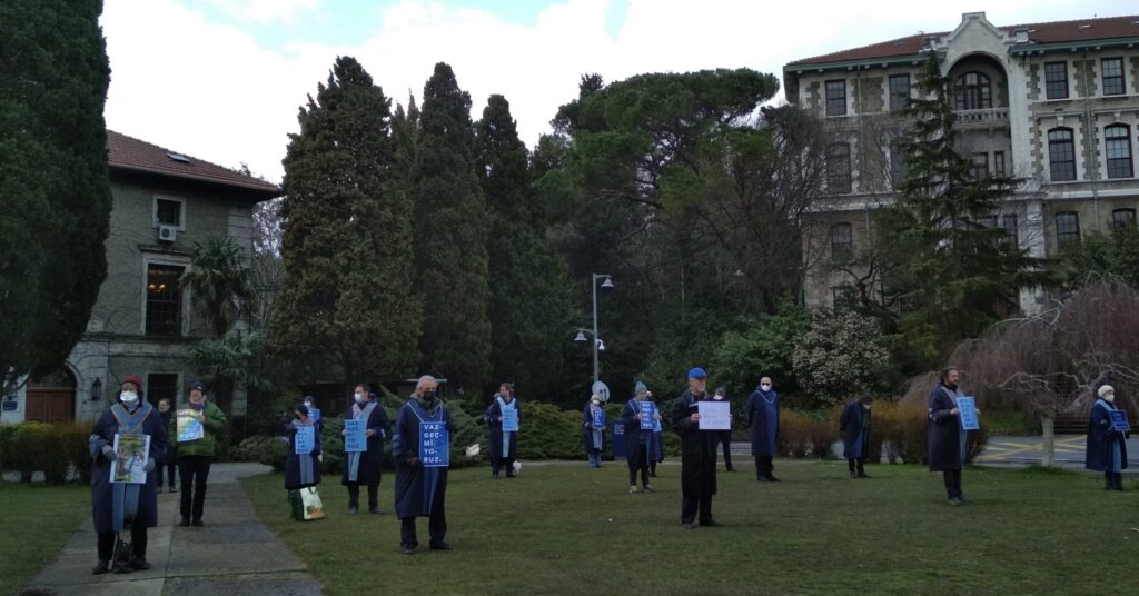 Boğaziçi’li akademisyenlerin nöbeti 303’üncü gününde