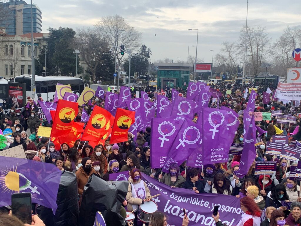 Binlerce kadın ve LGBTİ+ “8 Mart Büyük Kadın Buluşması”nda bir araya geldi