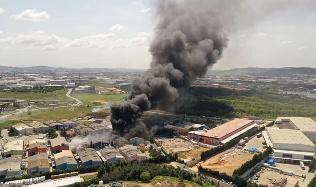 Tuzla’da bir fabrikada patlama meydana geldi: Ölüler var