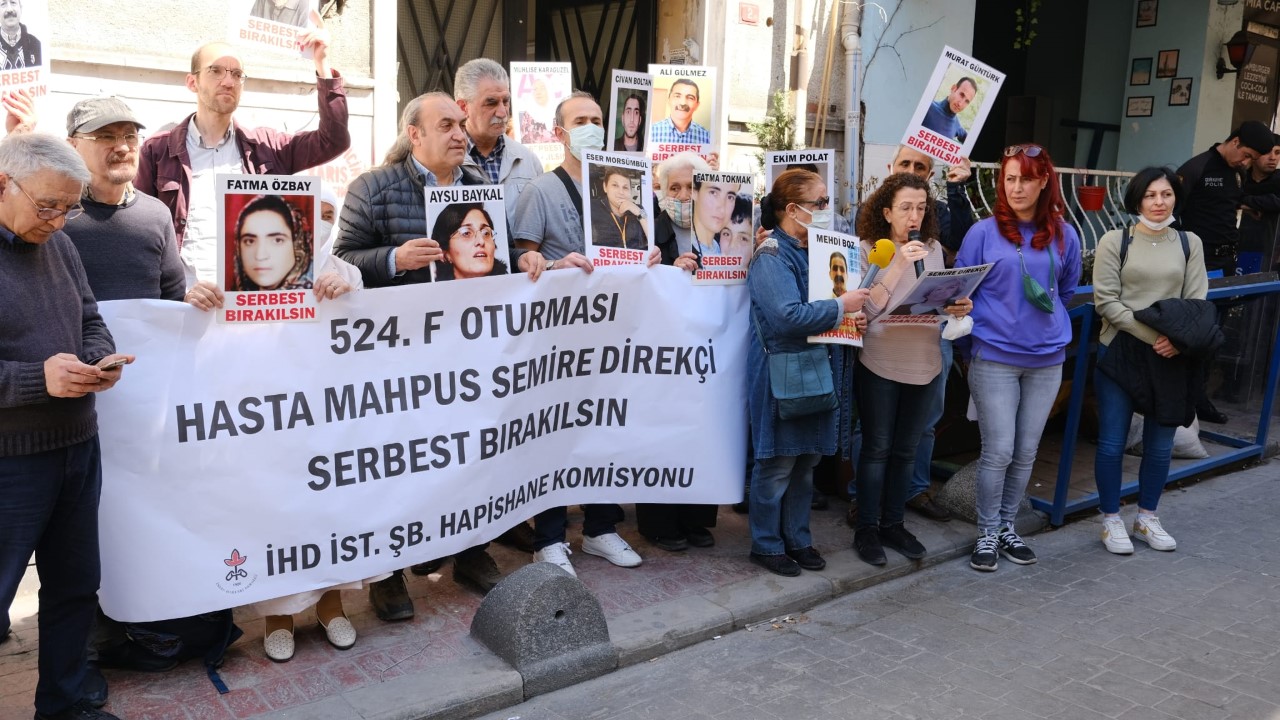 F Oturması Semire Direkçi