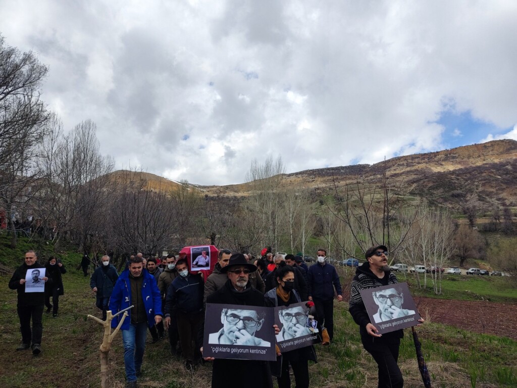 Şair ve yazar Emirali Yağan Dersim’de toprağa verildi