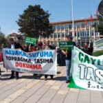 AKP’li belediyenin önünde taşocağı protestosu: Yeşilime, havama, geleceğime dokunma!