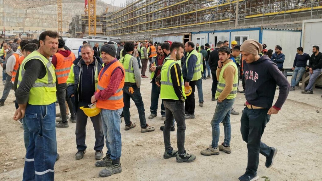 Akkuyu Nükleer Santrali inşaatında 3 aydır haklarını alamayan işçiler iş bıraktı