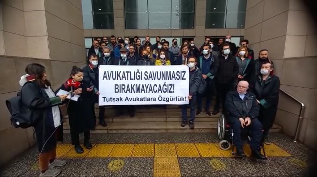 Avukatlar Günü’nde İstanbul Adliyesi önünde açıklama