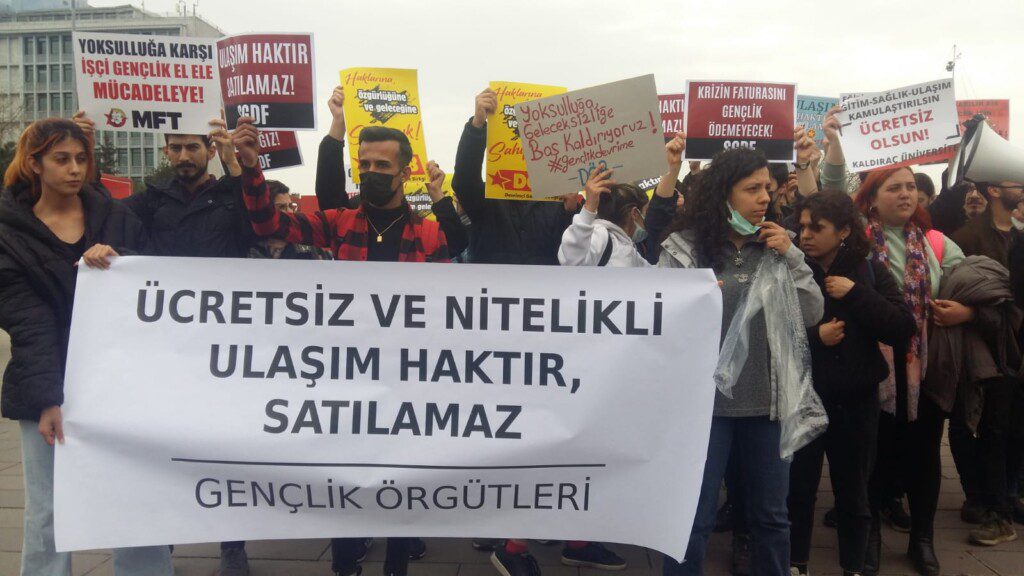 Gençlik örgütleri ulaşıma yapılan zammı protesto etti: Krizi biz yaratmadık, faturayı da biz ödemeyeceğiz