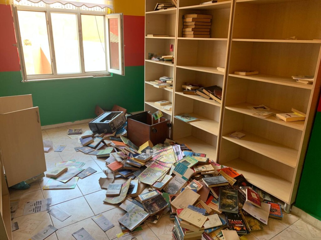 HDP heyetinden saldırıya uğrayan Cizre ilçe binasına ziyaret